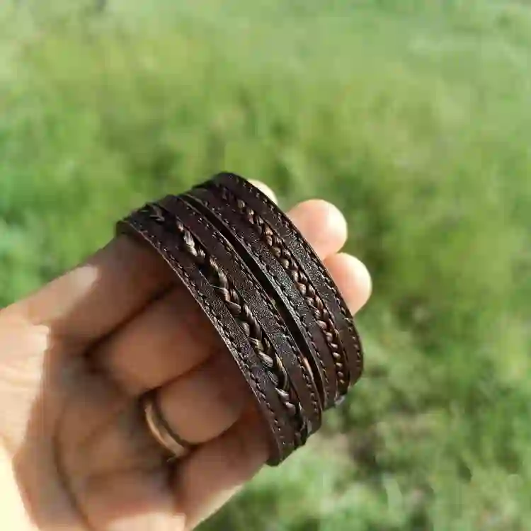 خرید دستبند چرم موی یار طبیعی در دو رنگ قوهوه ای و سیاه خرید انلایین