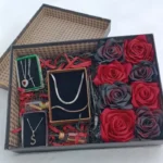 باکس هدیه گل ربانی، دستبند و گردنبند نورژین