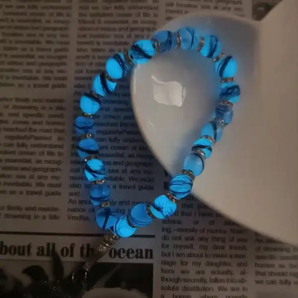 تسبیح موی یار آبی رنگ در تاریکی