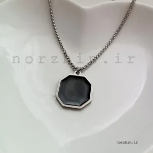 گردنبند حرارتی از نمای نزدیک با زنجیر ویتالی در نورژین