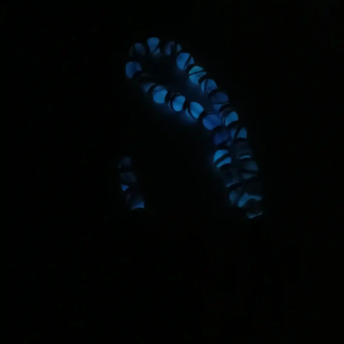 تسبیح رزینی شب تاب در تاریکی