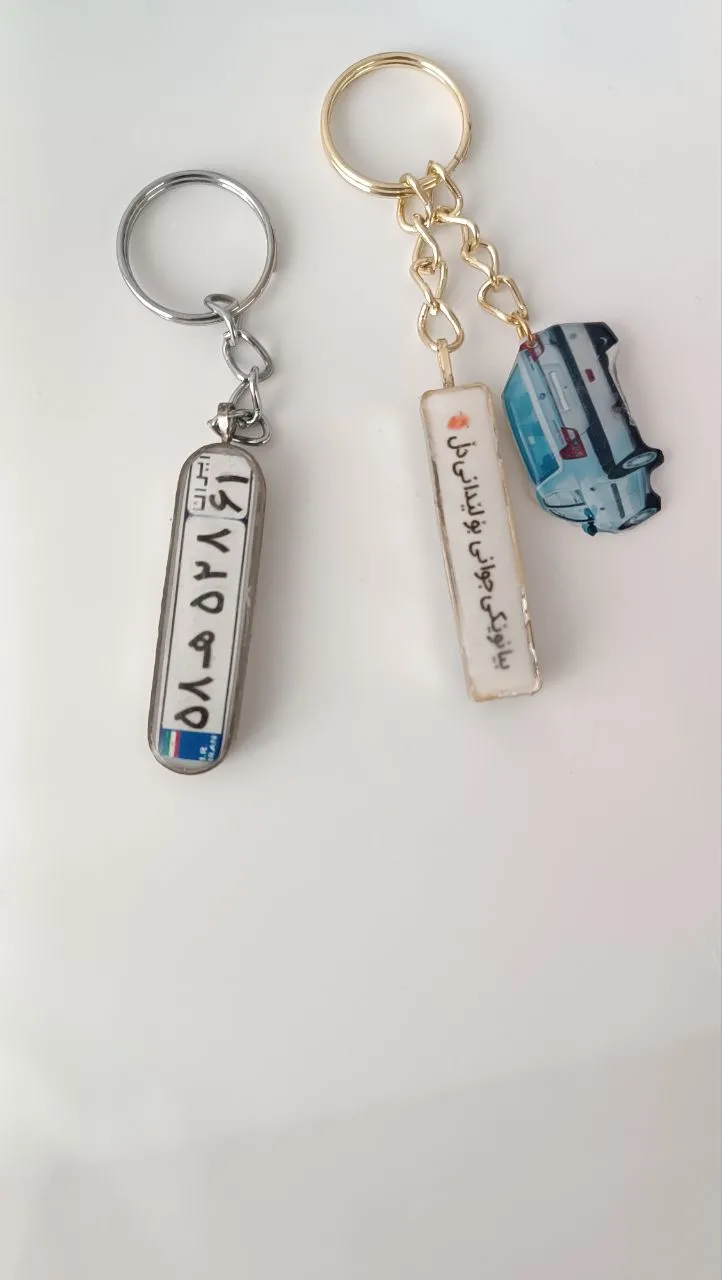 جاکلیدی پلاک ماشین وصل شده به زنجیر مانکن ماشین به اندازه واقعی جاکلیدی