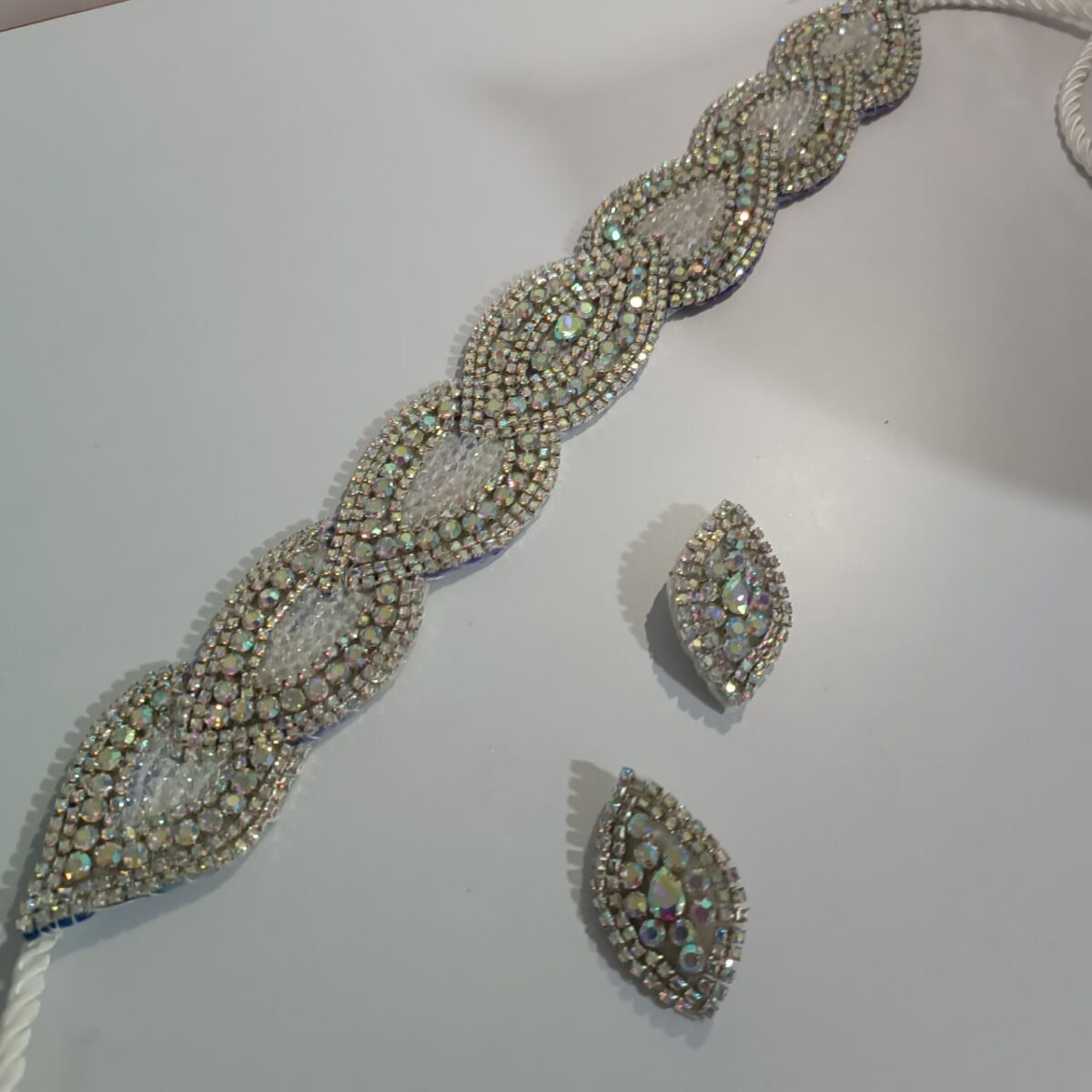 ست کمربند و سرآستین سفید ارزان و با کیفیت(کمی باریک و دراز)