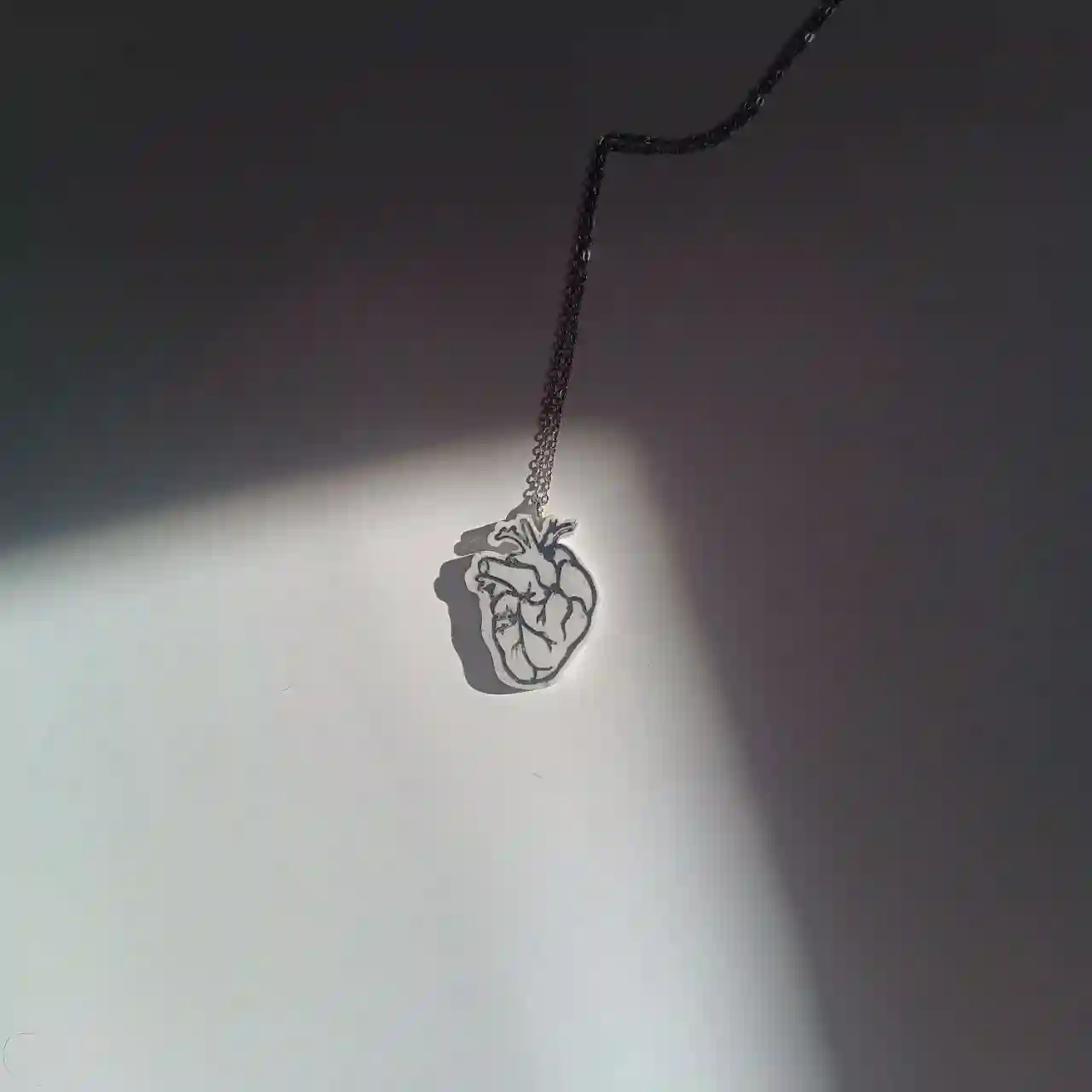 گردنبند شکل قلب انسان - مناسب هدیه پزشکی