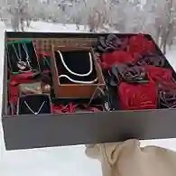 باکس هدیه گل و گردنبند با ساعت