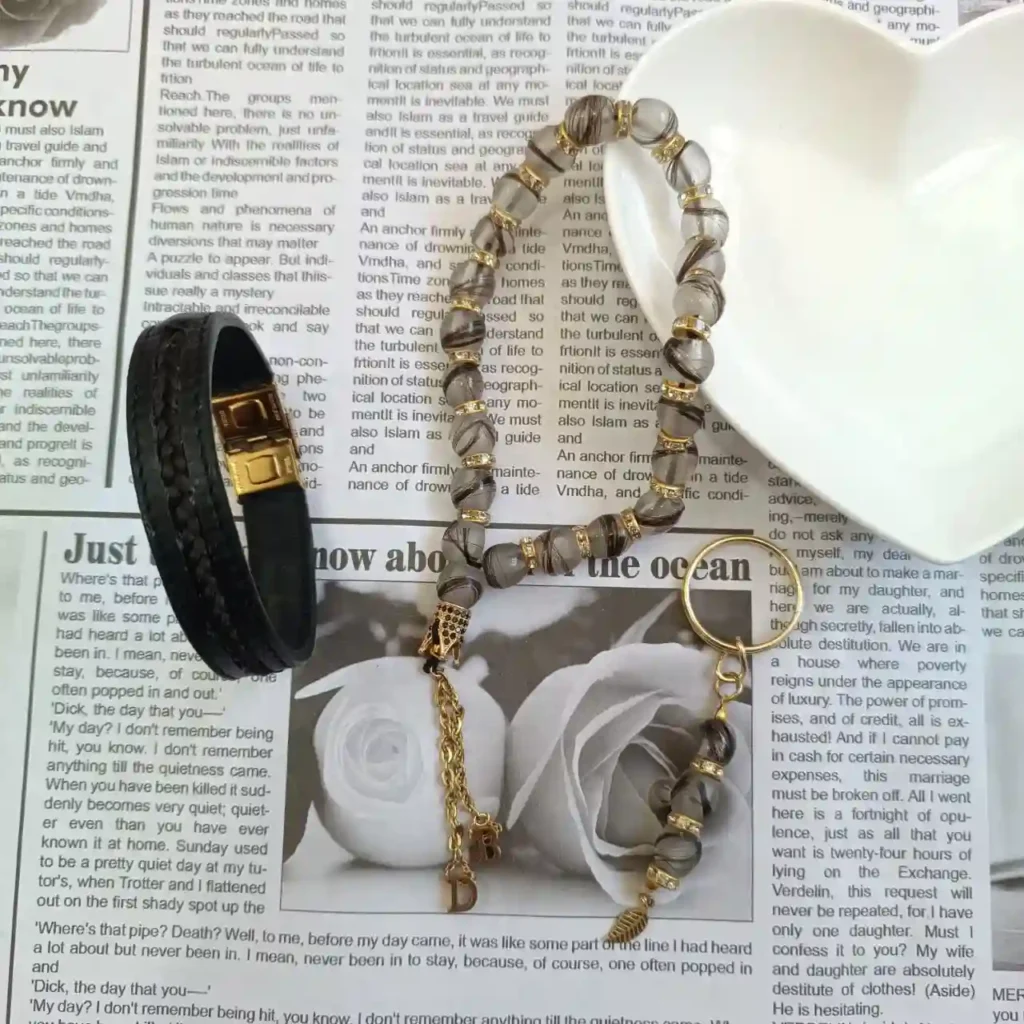 مجموعه ای از اکسسوری های نورژین در یک قاب