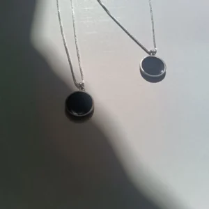 تغییر رنگ رزین حرارتی در گردنبند نورژین با تماس حرارتی